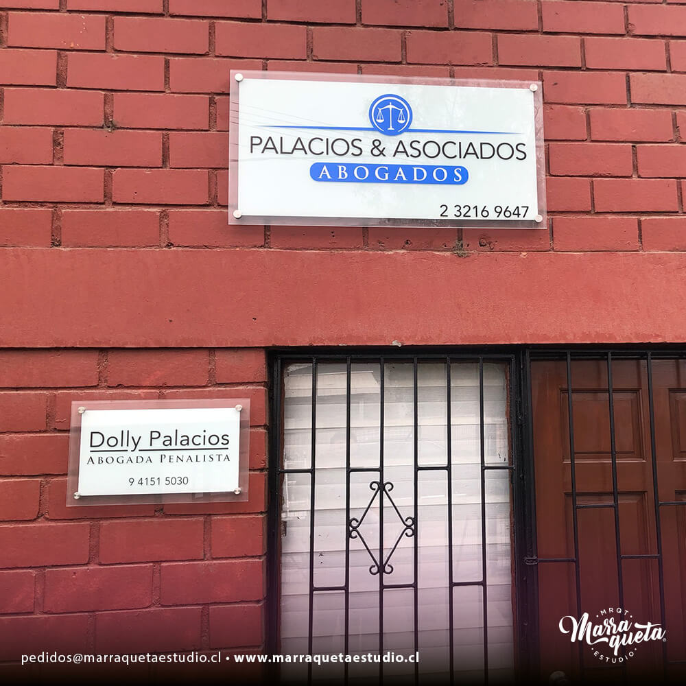 Letreros-de-acrilico-de-vidrio-para-puertas-de-oficinas-abogados-santiago