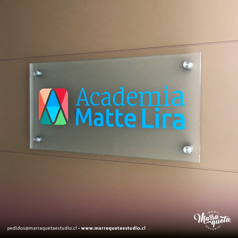 Letreros-de-acrilico-de-vidrio-para-puertas-de-oficinas-abogados-santiago