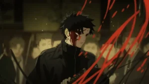 Chihiro Rokuhira sosteniendo su katana rodeado de destellos de sangre en Kagurabachi anime